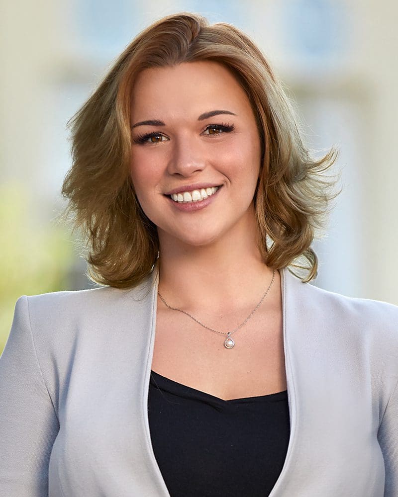 legal recruiter erica shelton
